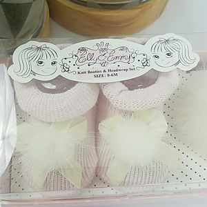 Infant Pom Pom Booties Set